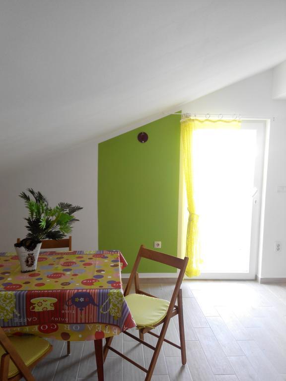 Apartment Olive House Rab Barbat na Rabu Oda fotoğraf